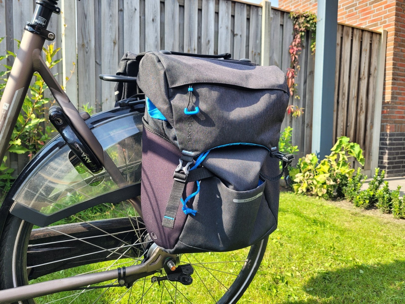 Dubbele fietstassen New Looxs – zwart/blauw – MIK systeem, Ophalen of Verzenden, Zo goed als nieuw, New Looxs