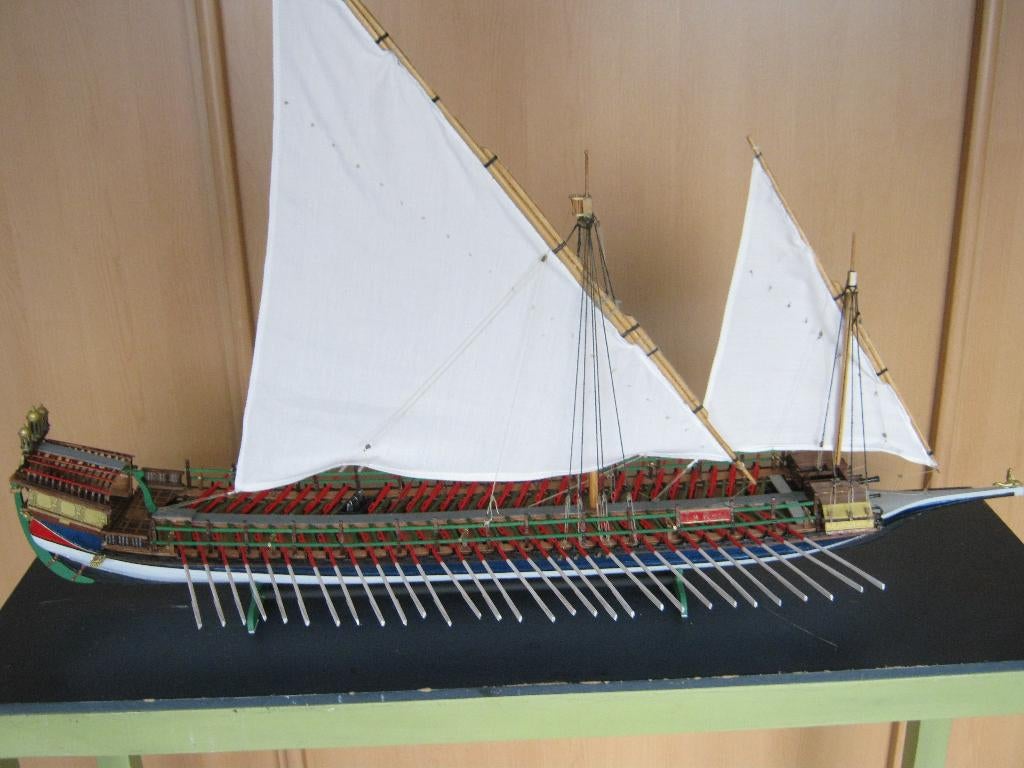 Scheepsmodel-Modelschip. Galei LA REAL., Ophalen, Zo goed als nieuw