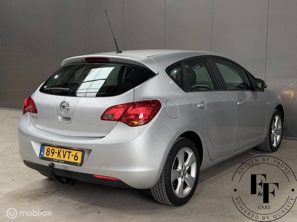 Opel Astra 1.6 Cosmo | NAP | Trekhaak | CarPlay, Auto's, Voorwielaandrijving, Euro 5, Stof, 4 cilinders