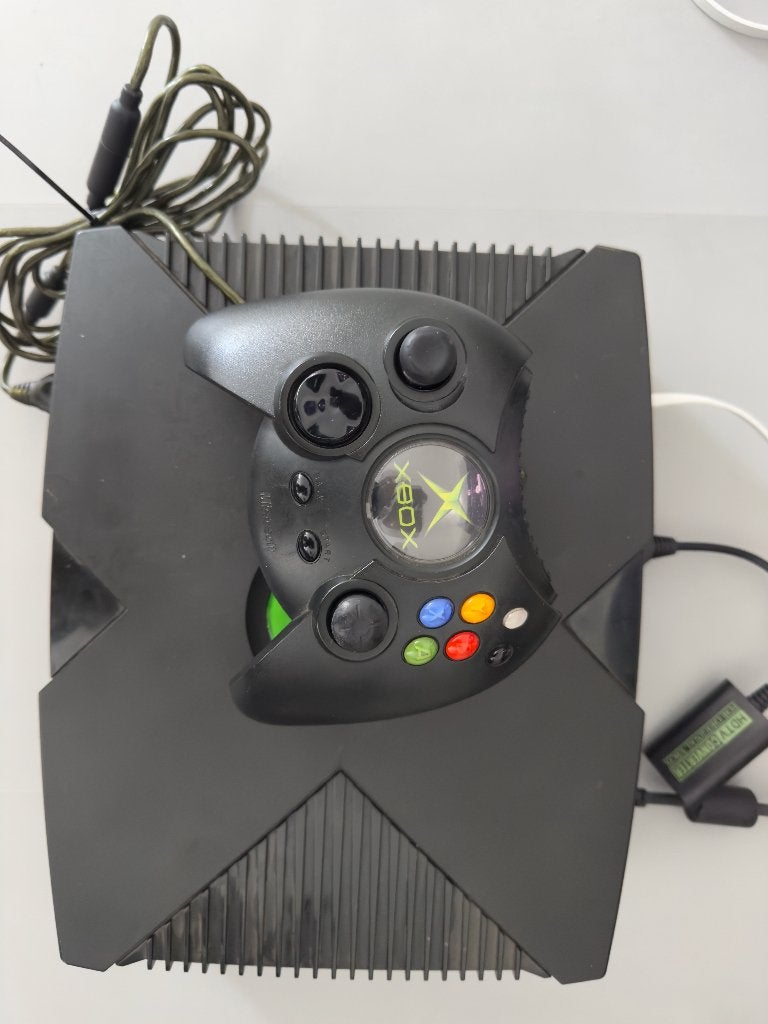 Microsoft Xbox + 2 Controllers + HDMI Adapter + DVD remote, Ophalen of Verzenden, Gebruikt, Controller, Xbox Original