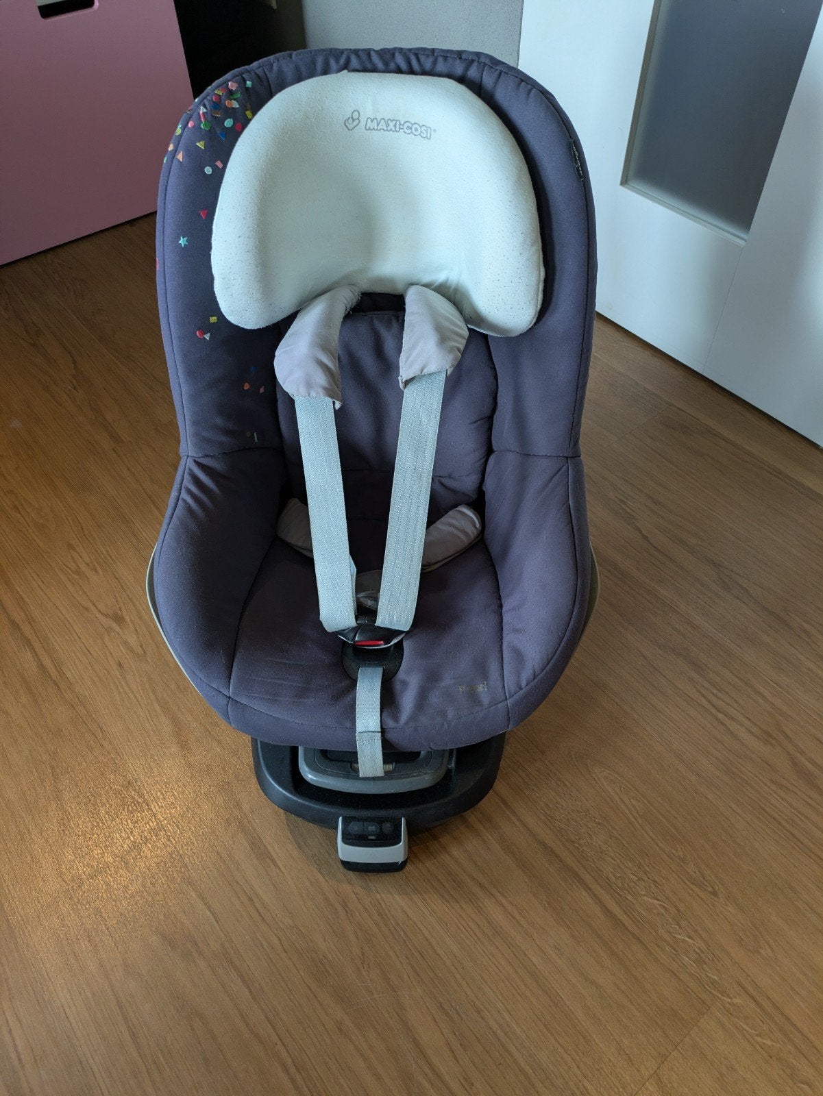 Maxi-Cosi Pearl met FamilyFix Isofix en extra bekleding, Ophalen, Verstelbare rugleuning, Gebruikt, 9 t/m 18 kg