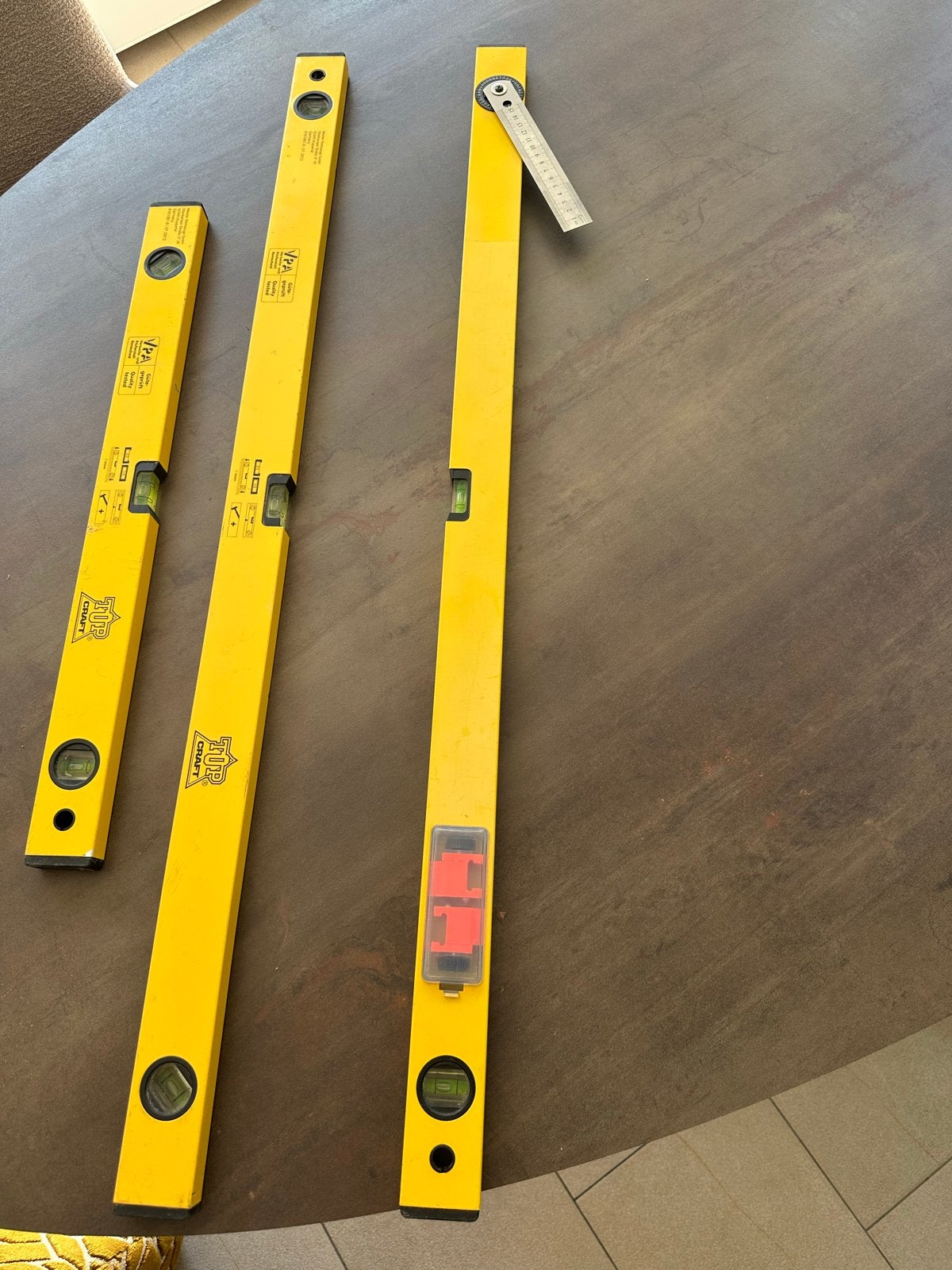 Set van 3 waterpassen, diverse maten, Doe-het-zelf en Verbouw, Gereedschap | Handgereedschap, Ophalen of Verzenden, Gebruikt, Waterpas