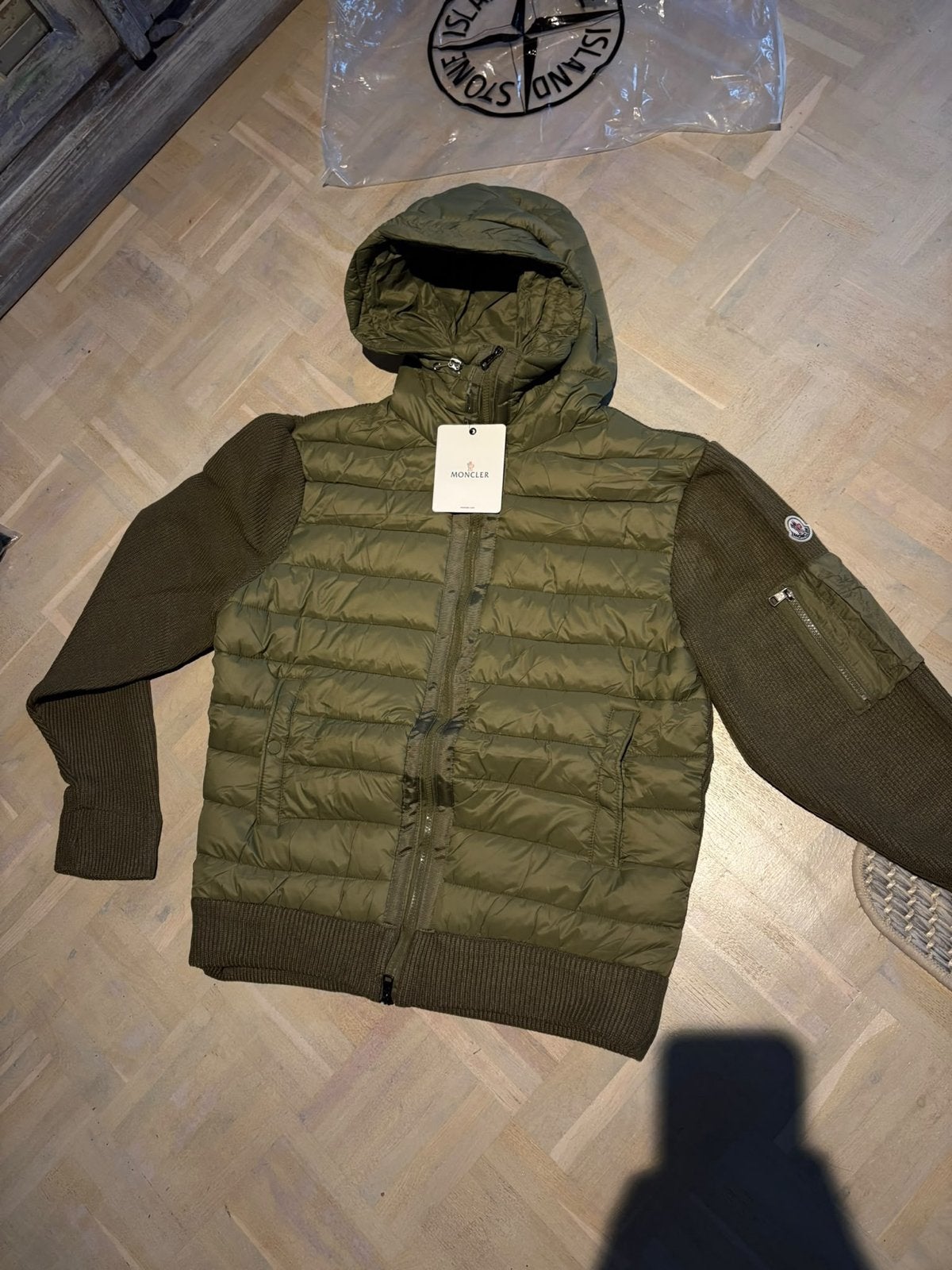 Moncler jas met gebreide mouwen - nieuw maar S tot XL, Ophalen, Nieuw, Maat 46/48 (XL) of groter, Groen