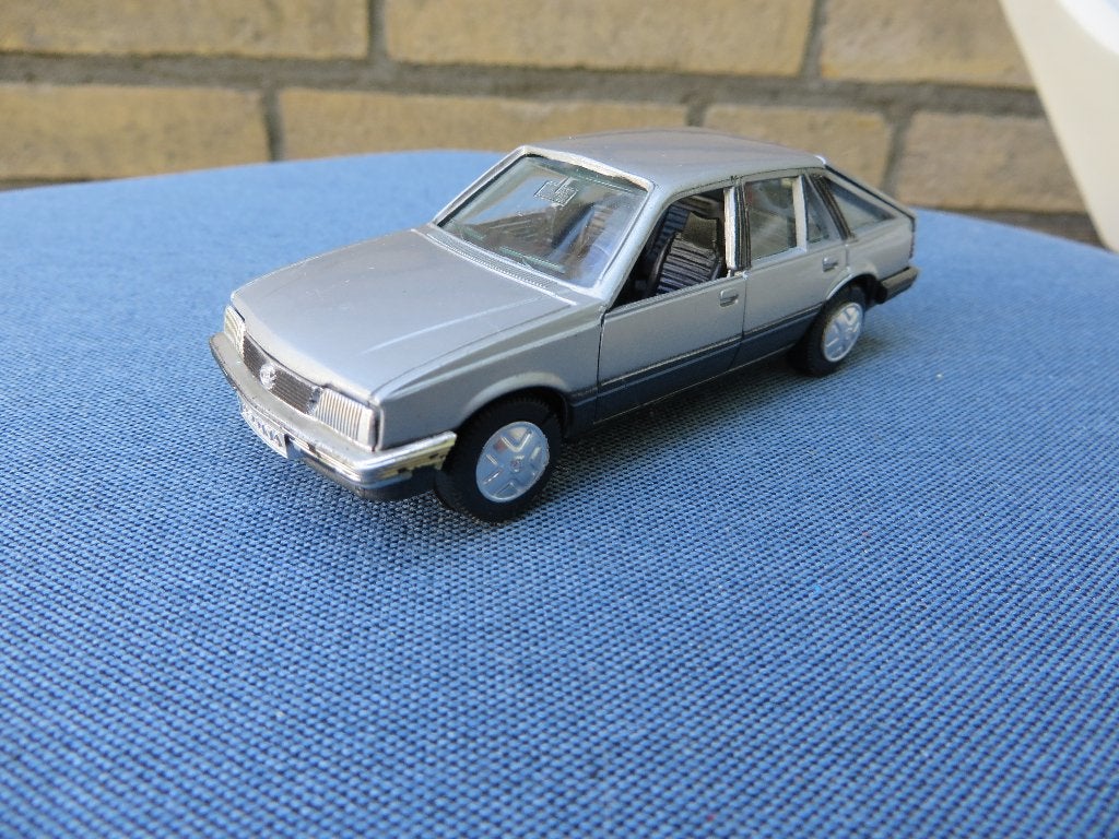 Gama Opel Ascona, Hobby en Vrije tijd, Modelauto's | 1:43, Ophalen of Verzenden, Gebruikt, Auto, Gama
