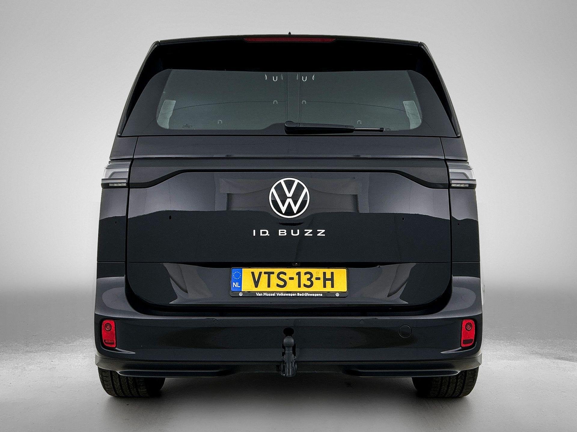 Volkswagen ID. Buzz Cargo 204PK | SOH 94% | Airco | Trekhaak, Auto's, Automaat, 12 maanden, Gebruikt, Zwart
