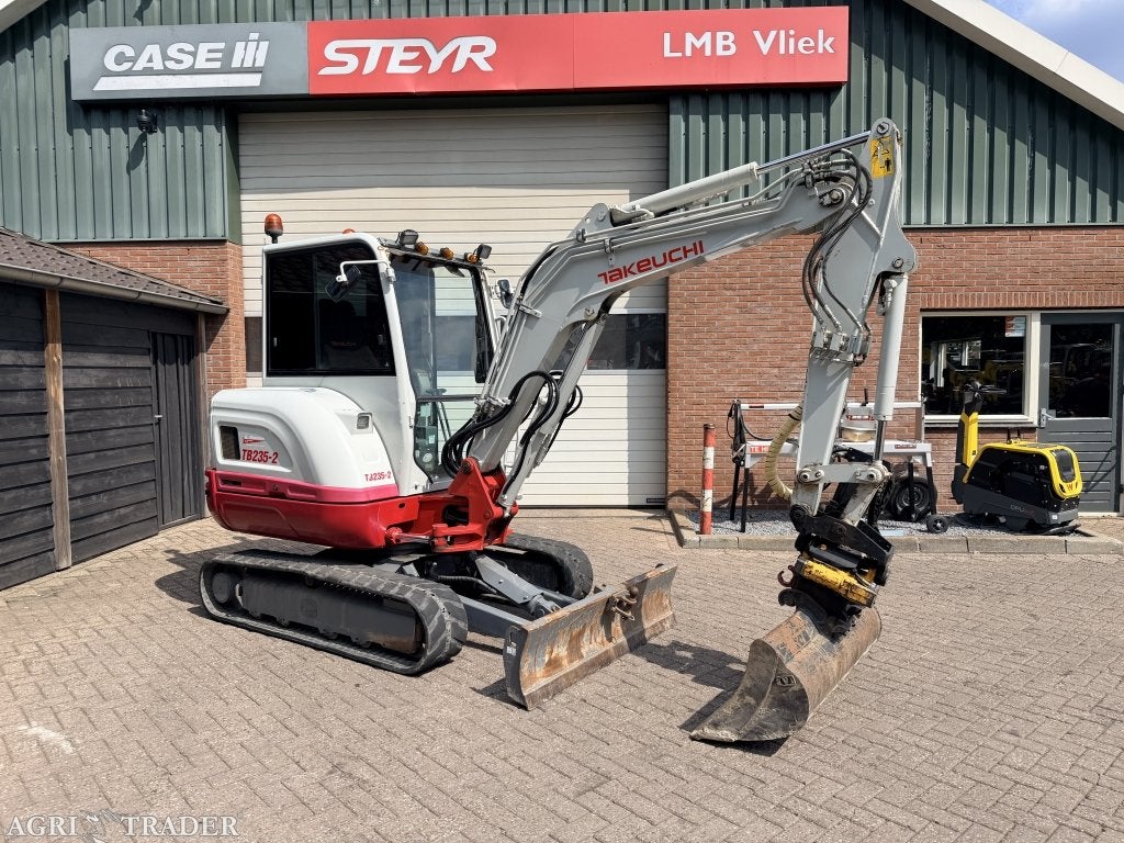 takeuchi tb235-2 met engcon draaikantelstuk, Zakelijke goederen, Machines en Bouw | Kranen en Graafmachines, -, Niet opgegeven