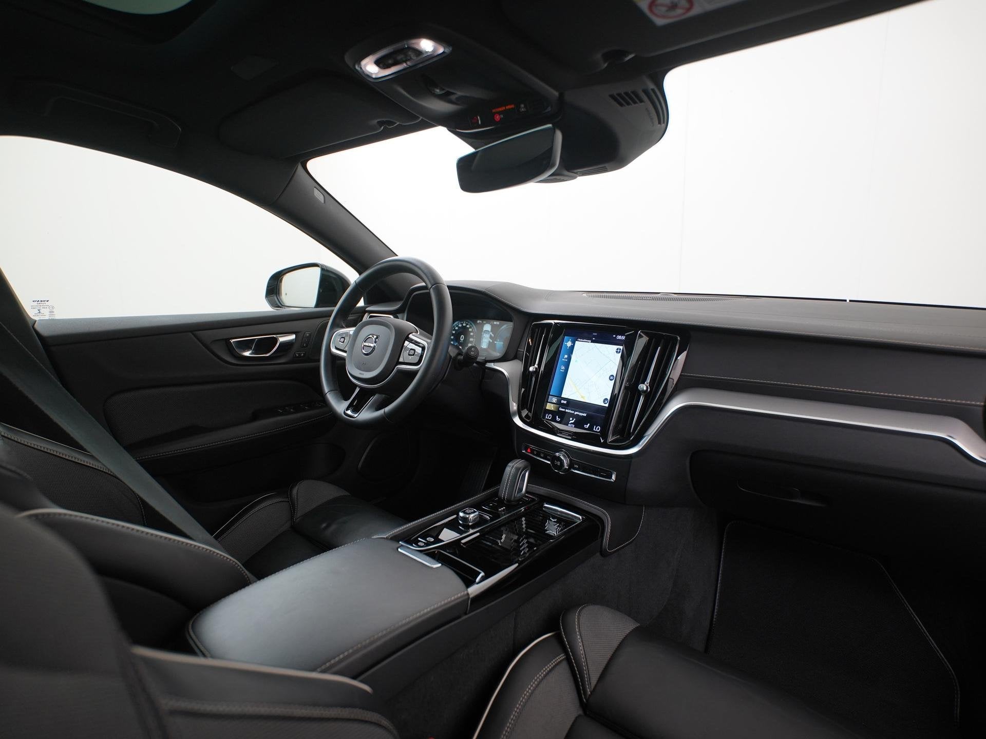 Volvo V60 2.0 T6 Recharge AWD R-Design | Panoramadak | Trekh, Auto's, Gebruikt, Euro 6, 4 cilinders, Plug-in hybride