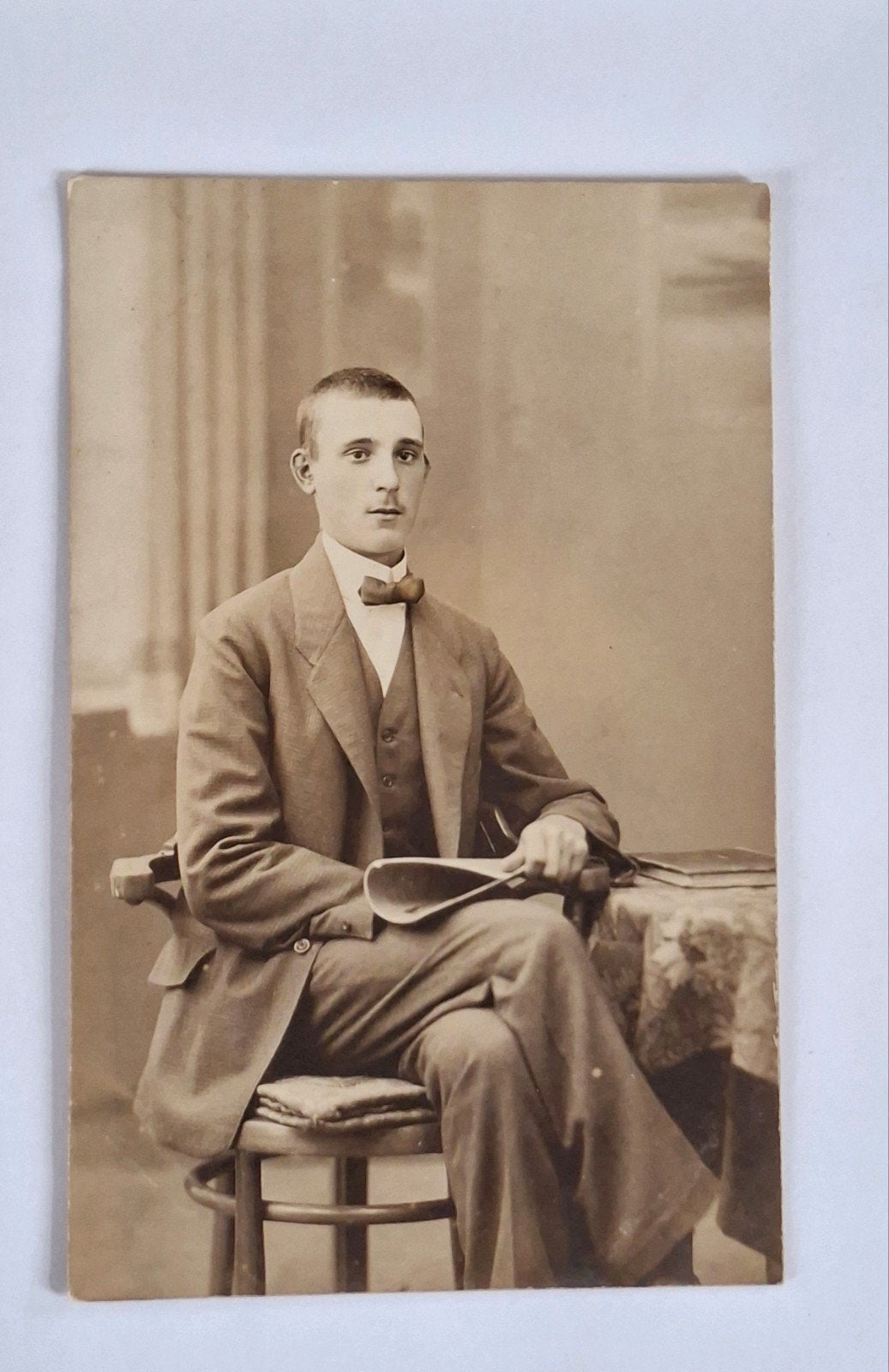 Fotokaart- portret- studio- man, Verzamelen, Foto's en Prenten, Ophalen of Verzenden, Voor 1940, Overige onderwerpen, Foto