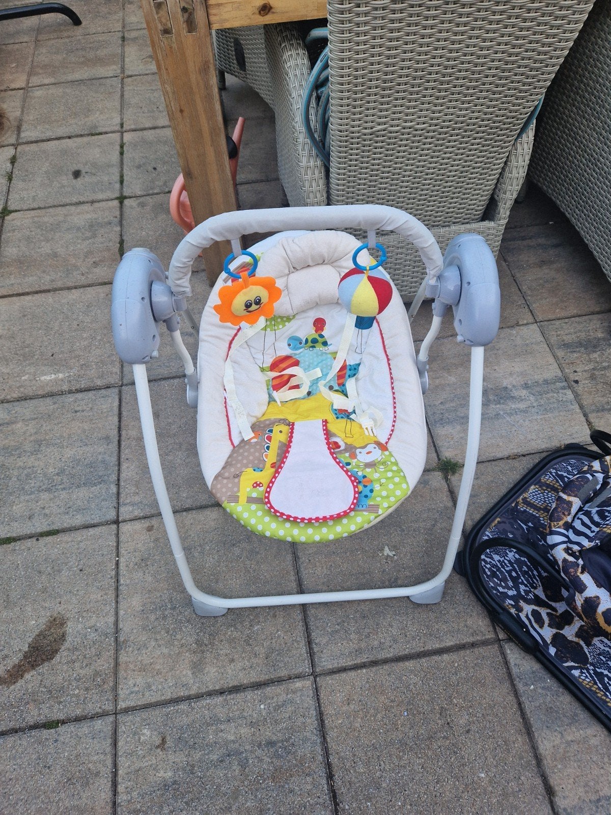 Baby schommelstoel met muziek en trilfunctie, Ophalen