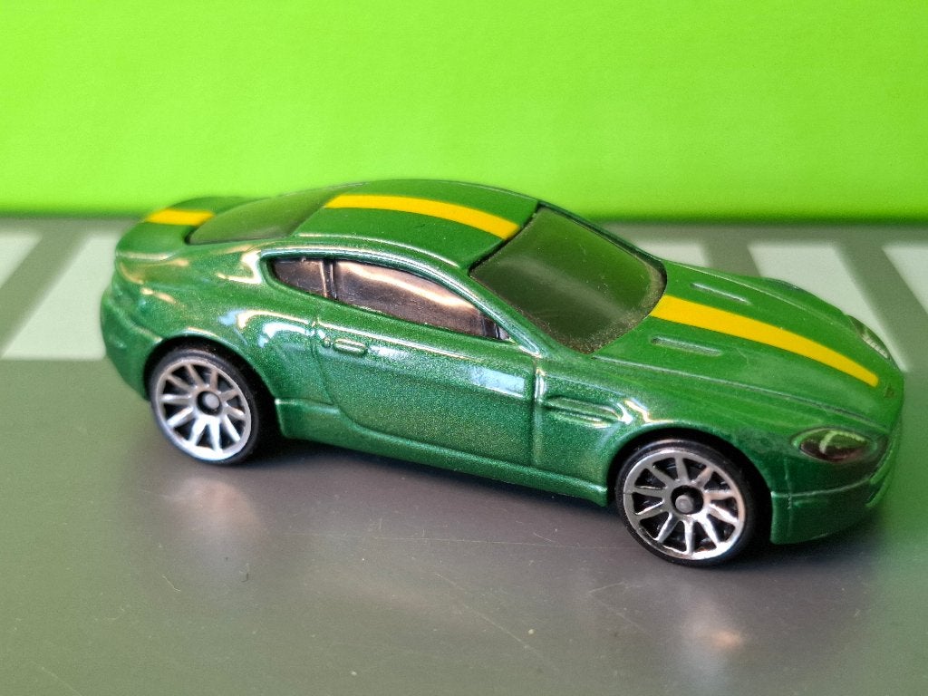 Hotwheels - Aston Martin V8 Vantage [groen] 1/60, Ophalen of Verzenden, Zo goed als nieuw, Auto