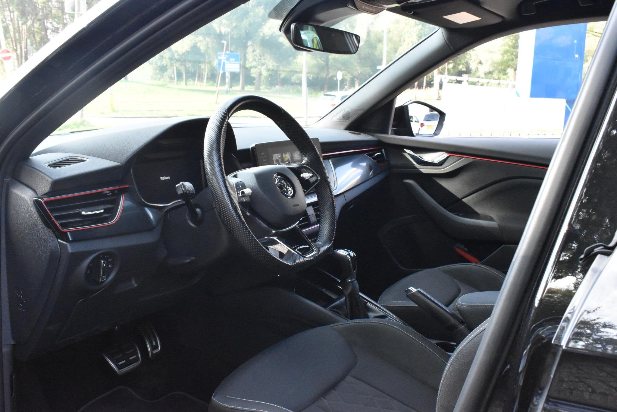 Skoda Kamiq 1.0 TSI Sport Business Automaat | 1e Eigenaar |, Auto's, Gebruikt, Zwart, Origineel Nederlands, 3 cilinders