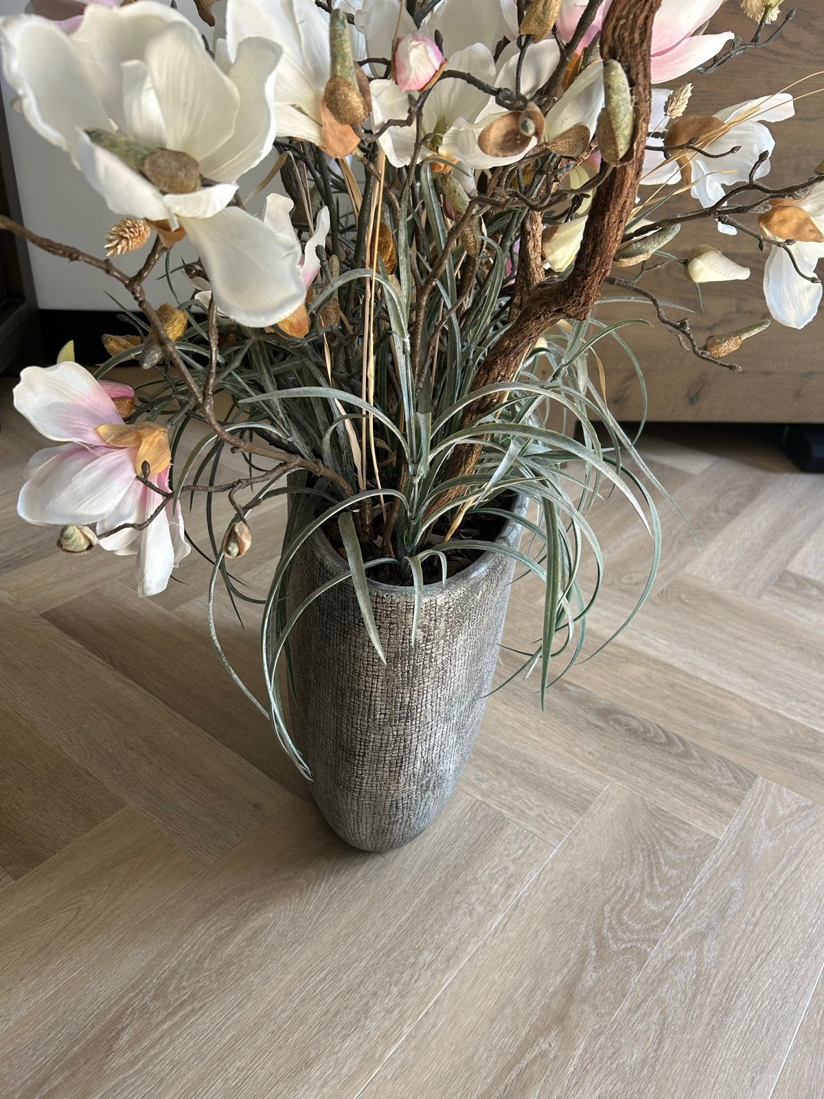 Grote vaas met zijden bloemen - 80 cm hoog, 56 cm breed, Huis en Inrichting, Woonaccessoires | Vazen, Ophalen, Overige materialen