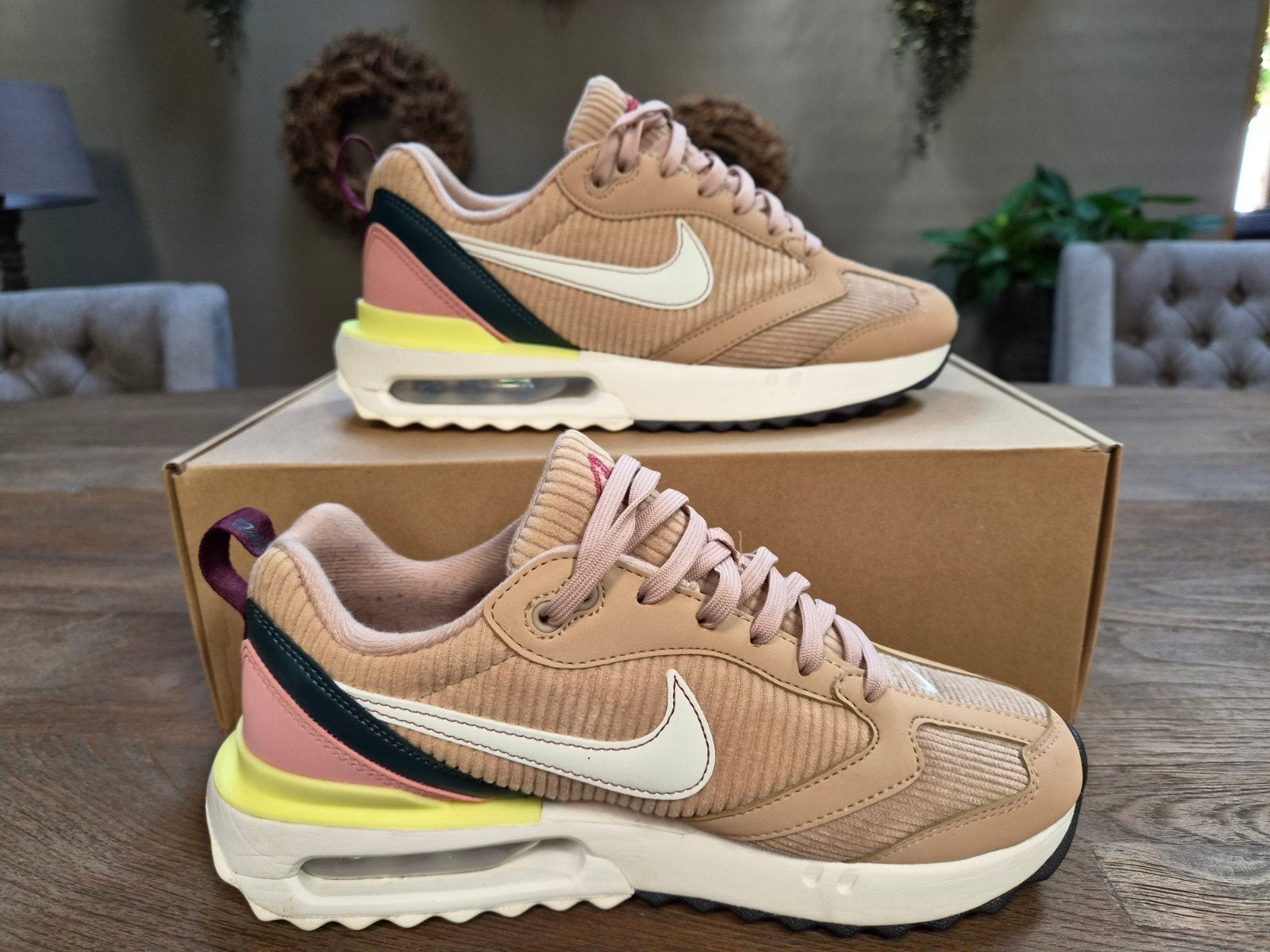 Nike Air Max Dawn maat 38, Ophalen, Zo goed als nieuw, Sneakers of Gympen