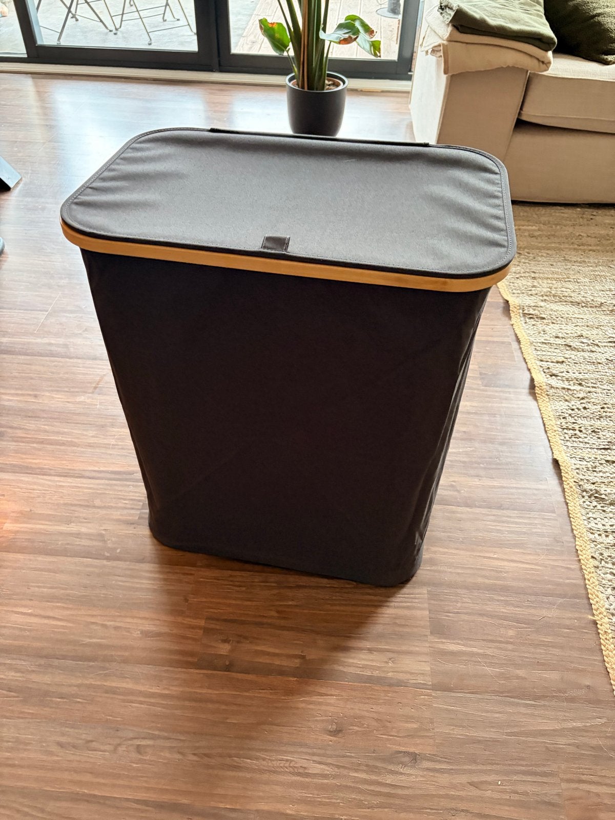 Wasmand met 2 zakken en bamboe rand, Huis en Inrichting, Ophalen, Zo goed als nieuw
