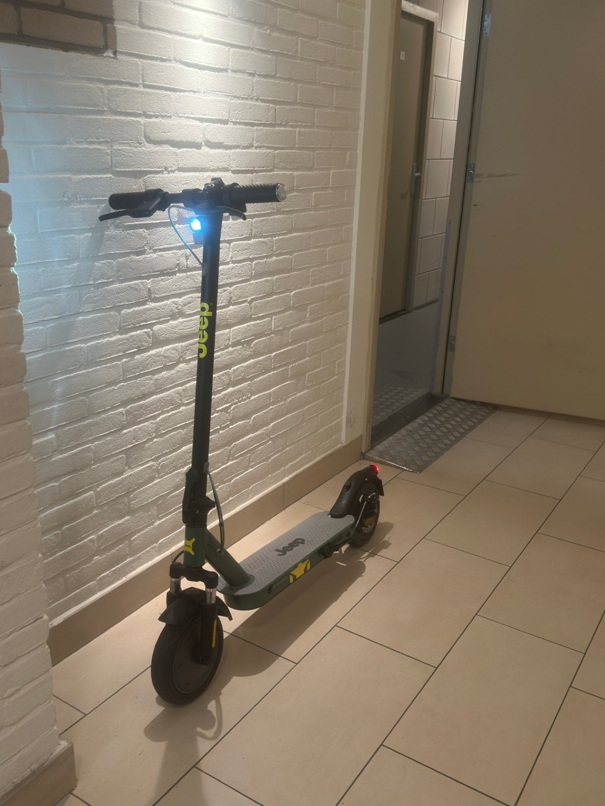 Jeep Elektrische Step - Zo goed als nieuw, Ophalen, Zo goed als nieuw, Elektrische step (E-scooter)