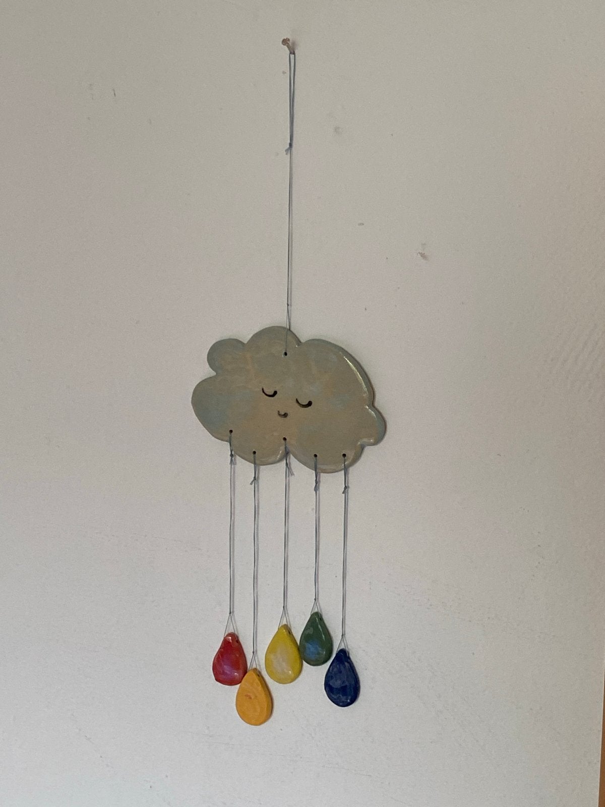 Leuke handgemaakte wolk met regenboogdruppels, Meerkleurig, Overige stijlen, Nieuw, Ophalen of Verzenden