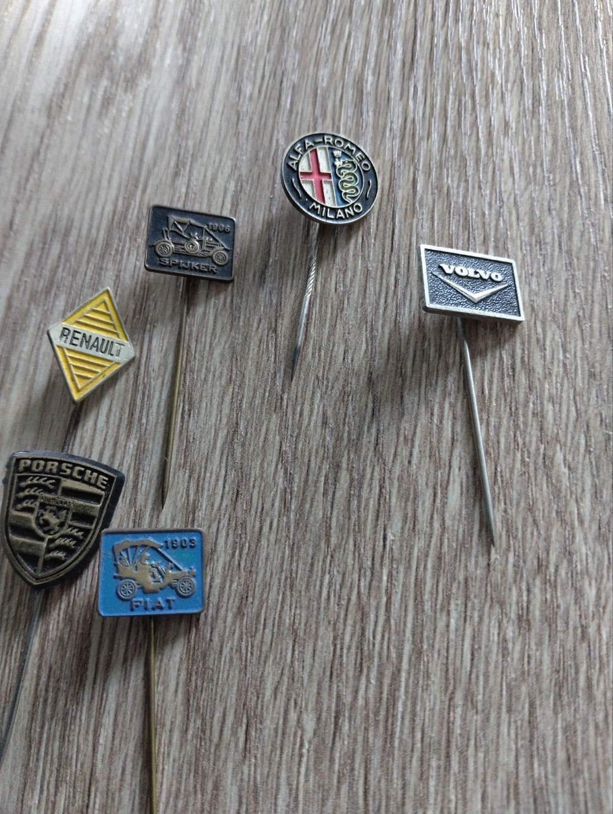 Set van 6 vintage auto merk speldjes (pins), Verzamelen, Speldjes, Pins en Buttons, Ophalen of Verzenden, Gebruikt, Merk, Speldje of Pin