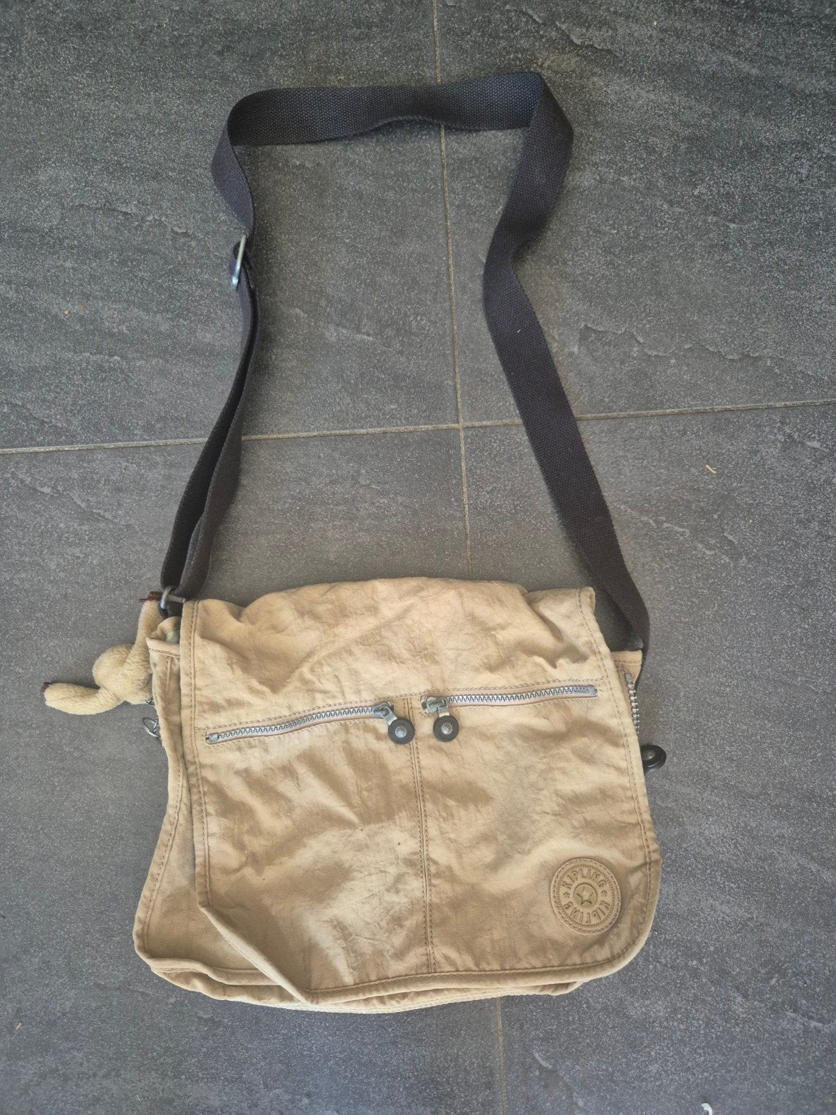 Kipling Schoudertas beige  - Zo goed als nieuw met aapje, Ophalen of Verzenden, Zo goed als nieuw, Beige, Kipling