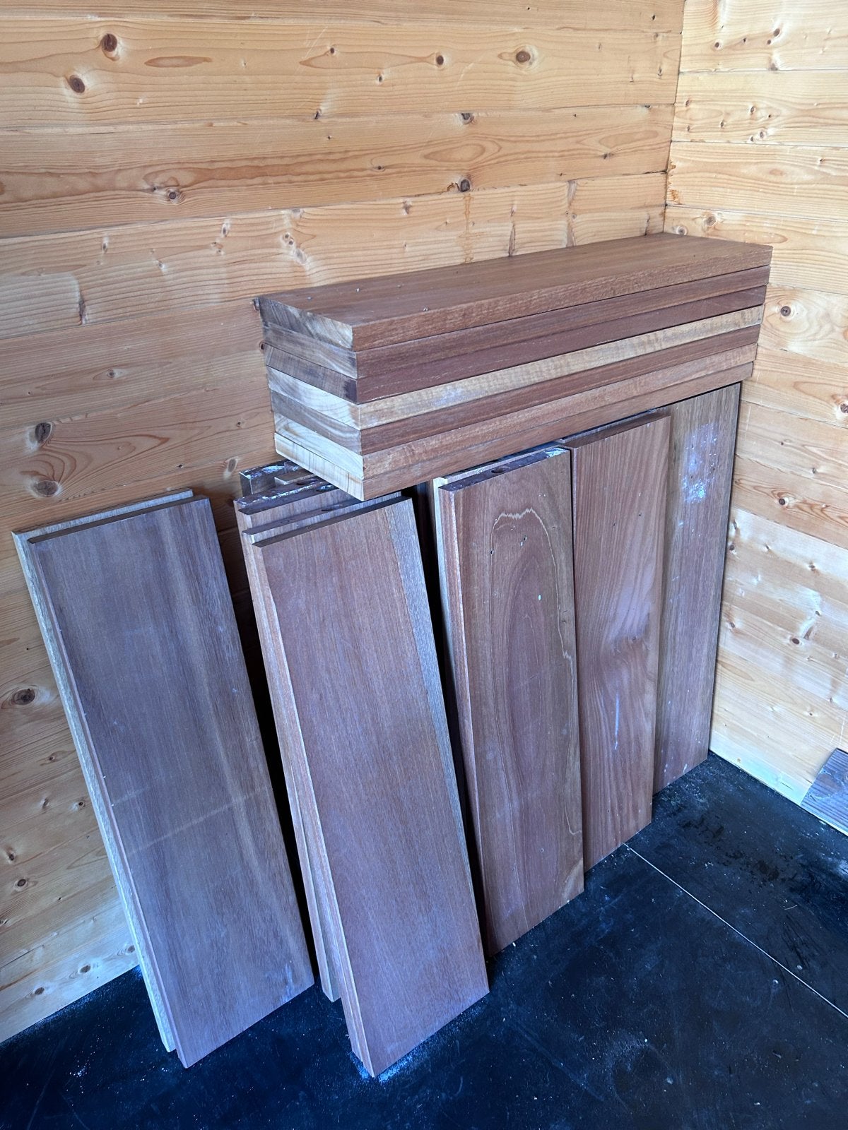 Diverse houten planken en plateaus - (voormalige trap), Gebruikt, 25 tot 50 mm, Ophalen of Verzenden, Balk