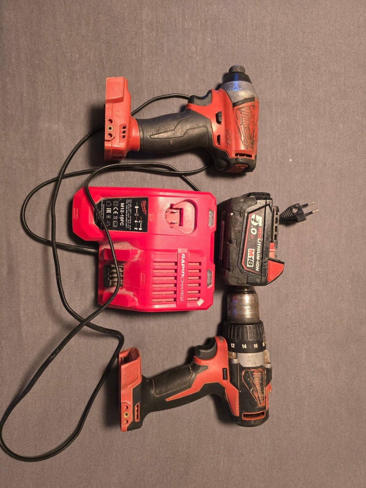 Milwaukee Boor- en Schroefmachine Set met Accu en Lader, Variabele snelheid, Ophalen of Verzenden, Boor- en Schroefmachine, Gebruikt