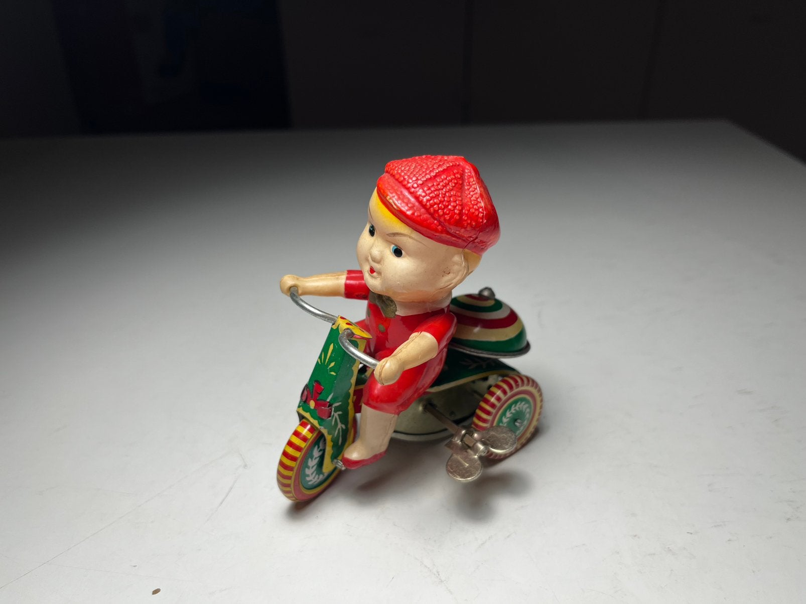 Merkloos - tin toy kindje op driewieler, Antiek en Kunst, Ophalen of Verzenden