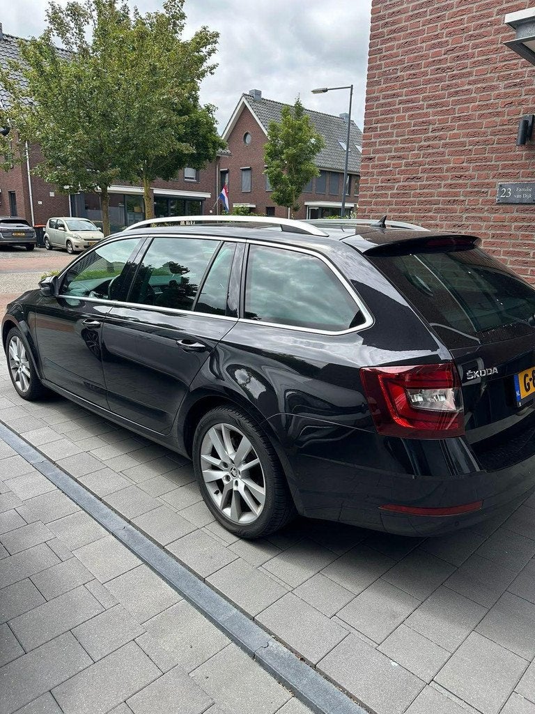Skoda Octavia Combi 1.0 TSI Greentech Clever Edition, Auto's, 12 maanden, Gebruikt, Zwart, Origineel Nederlands