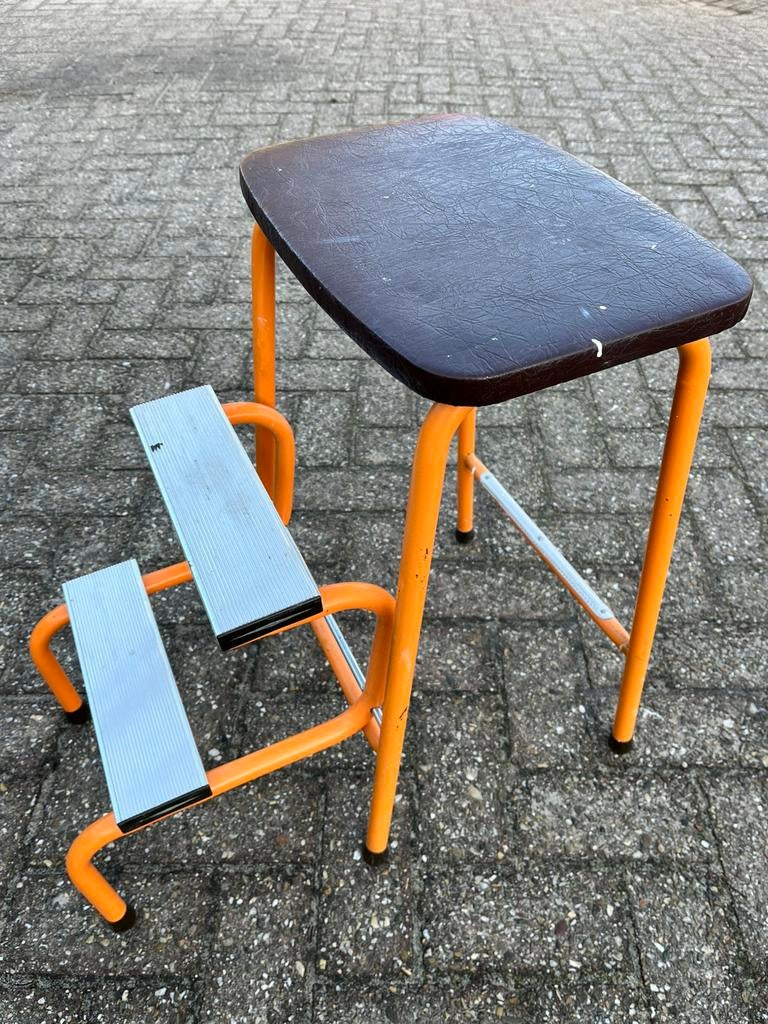 Brabantia kruk met uitklapbare trap, Huis en Inrichting, Krukjes, Ophalen, In hoogte verstelbaar, Gebruikt, Staal