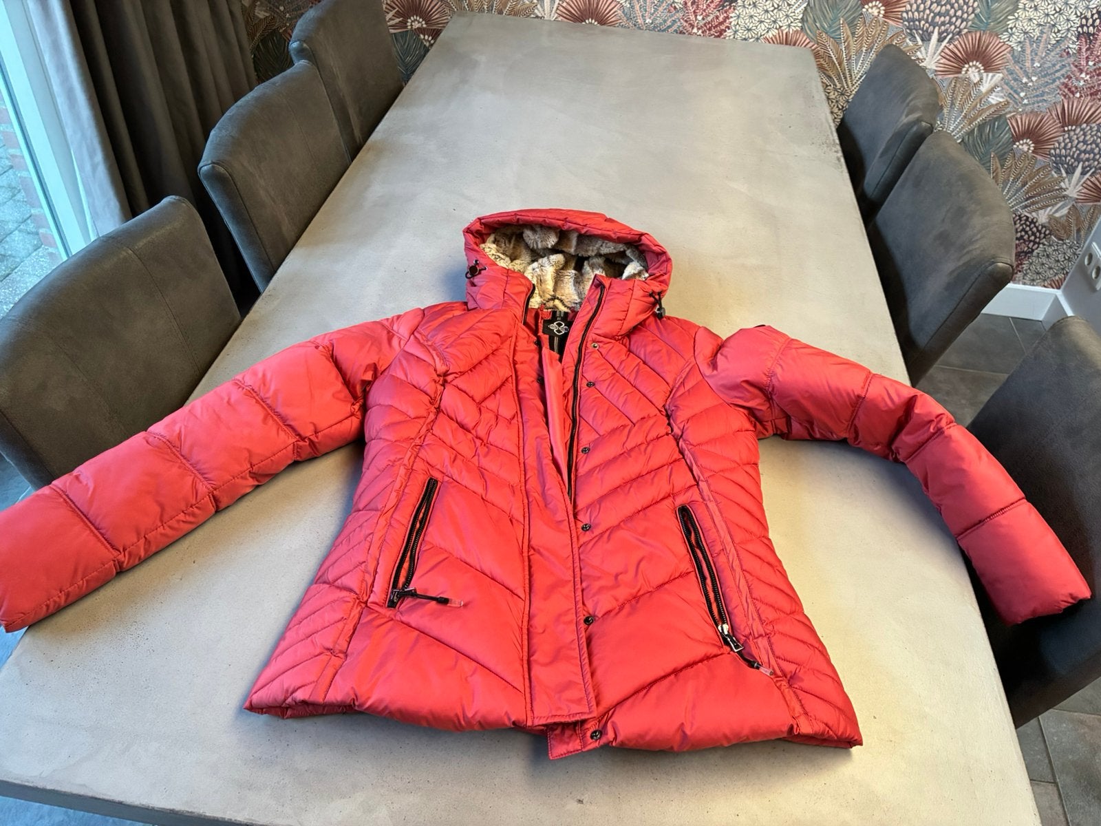 District gevoerde winterjas, Kleding | Dames, Ophalen of Verzenden, Gedragen, Maat 38/40 (M), Rood