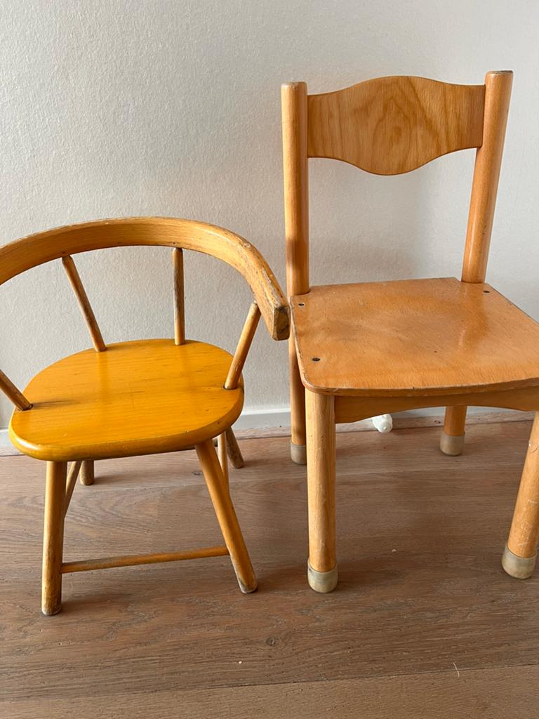 2 vintage kinderstoeltjes, Kinderen en Baby's, Kinderkamer | Tafels en Stoelen, Ophalen, Zo goed als nieuw, Stoel(en)