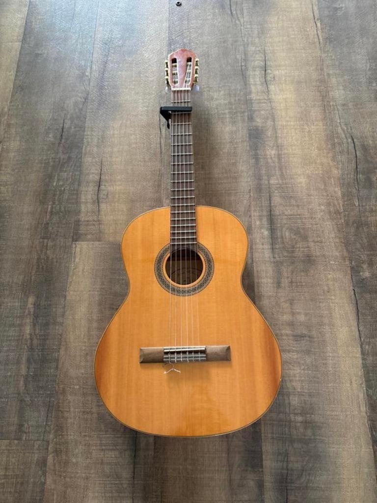 Klassieke Gitaar met tas lessenaar én lesboek, Ophalen, Zo goed als nieuw, Klassieke of Spaanse gitaar, Met koffer