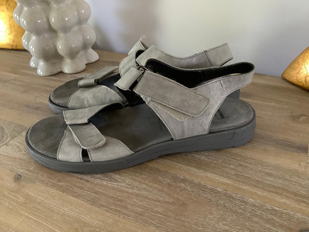 Think sandalen maat 42, Nieuw, Grijs, Sandalen of Muiltjes, Ophalen of Verzenden