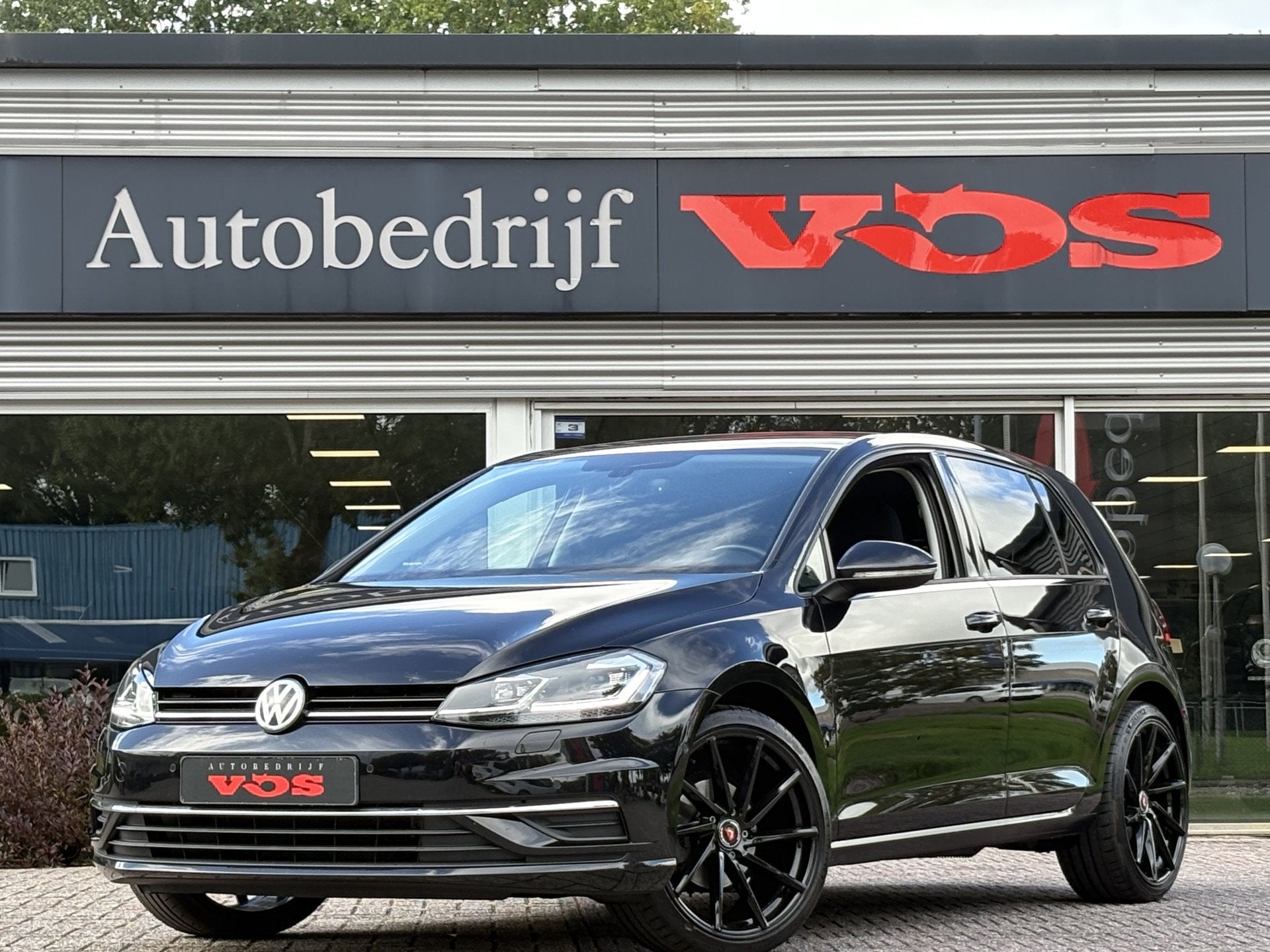 Volkswagen Golf 1.0 TSI Highline DSG | ACC | Stuurverwarming, Stof, Gebruikt, 620 kg, Zwart