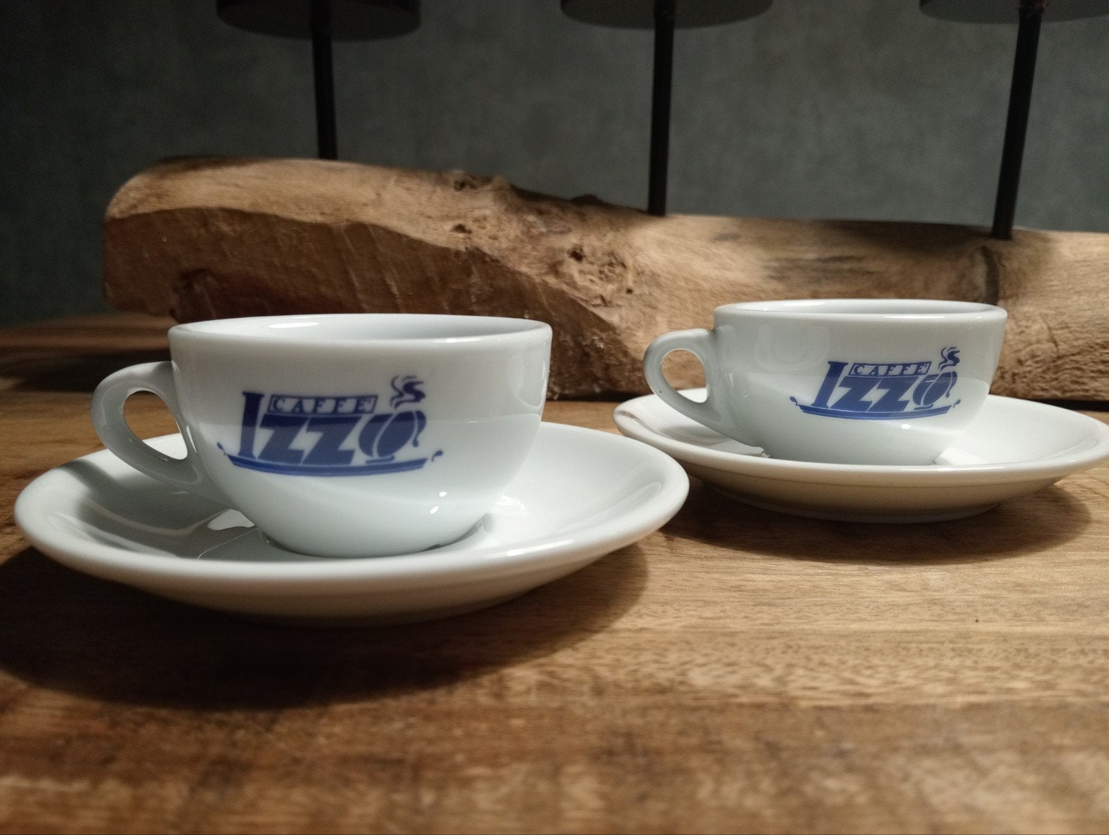 Caffè Izzo Espressokopjes met schotels - Set van 2, Overige merken, Ophalen of Verzenden, Zo goed als nieuw, Modern
