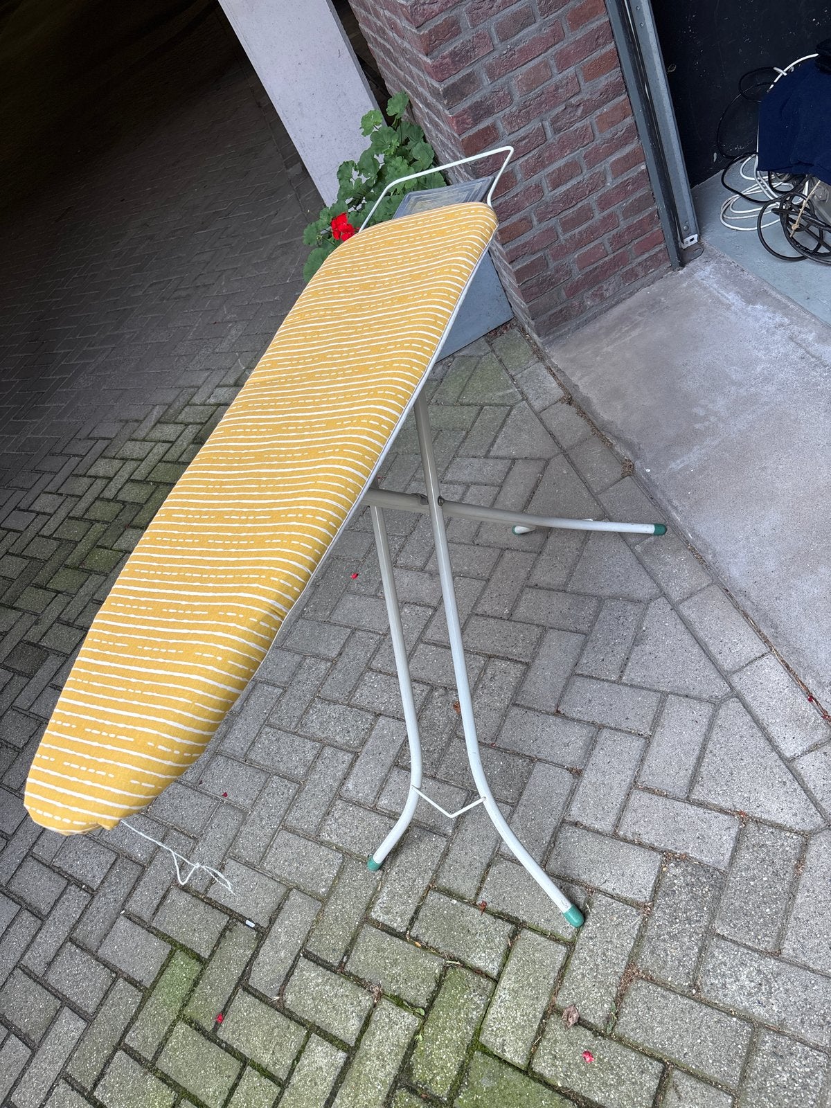 Brabantia Strijkplank met geel-wit gestreepte hoes, Ophalen, Gebruikt