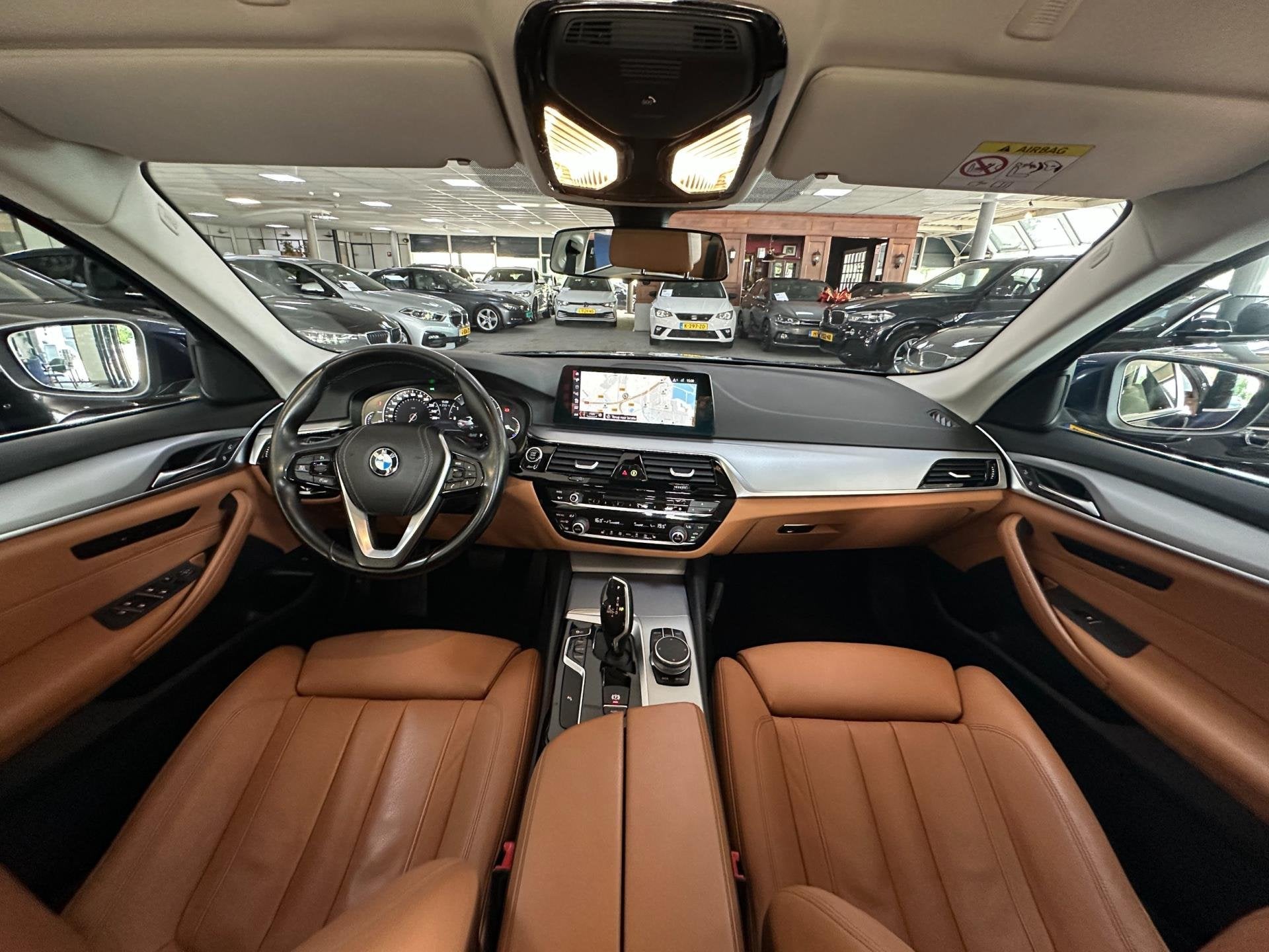BMW 5-serie 520d High Executive/1STE EIG/NAVI/CAMERA/LEDER/N, Auto's, Automaat, Dealer onderhouden, Achterwielaandrijving, Euro 6