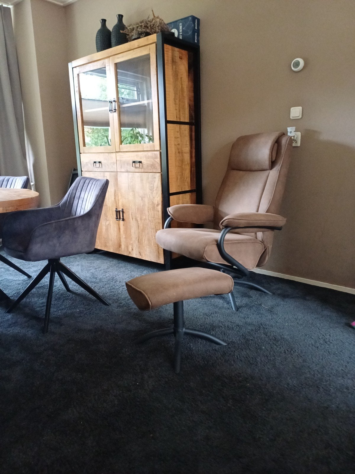 Comfortabele relaxfauteuil met voetenbank, Huis en Inrichting, Modern, Comfort, 75 tot 100 cm, Ophalen of Verzenden, Zo goed als nieuw
