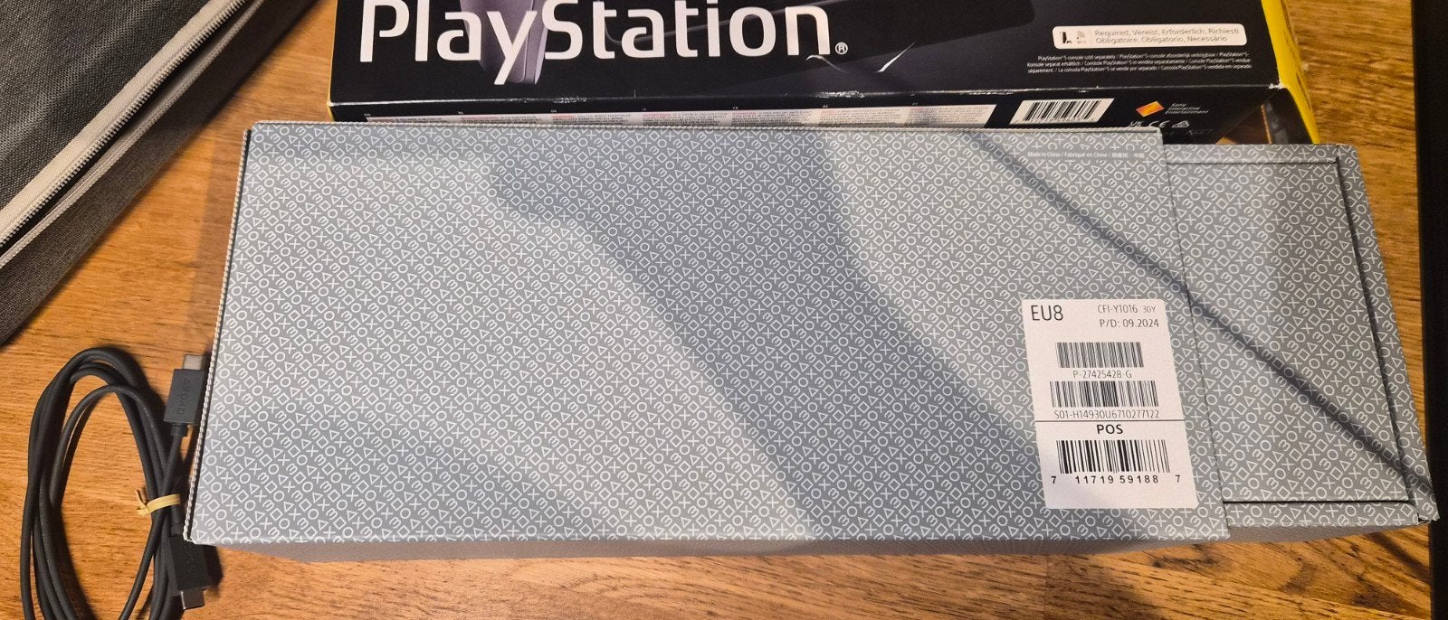 Foto 5 van playstation portal 30th anniversary