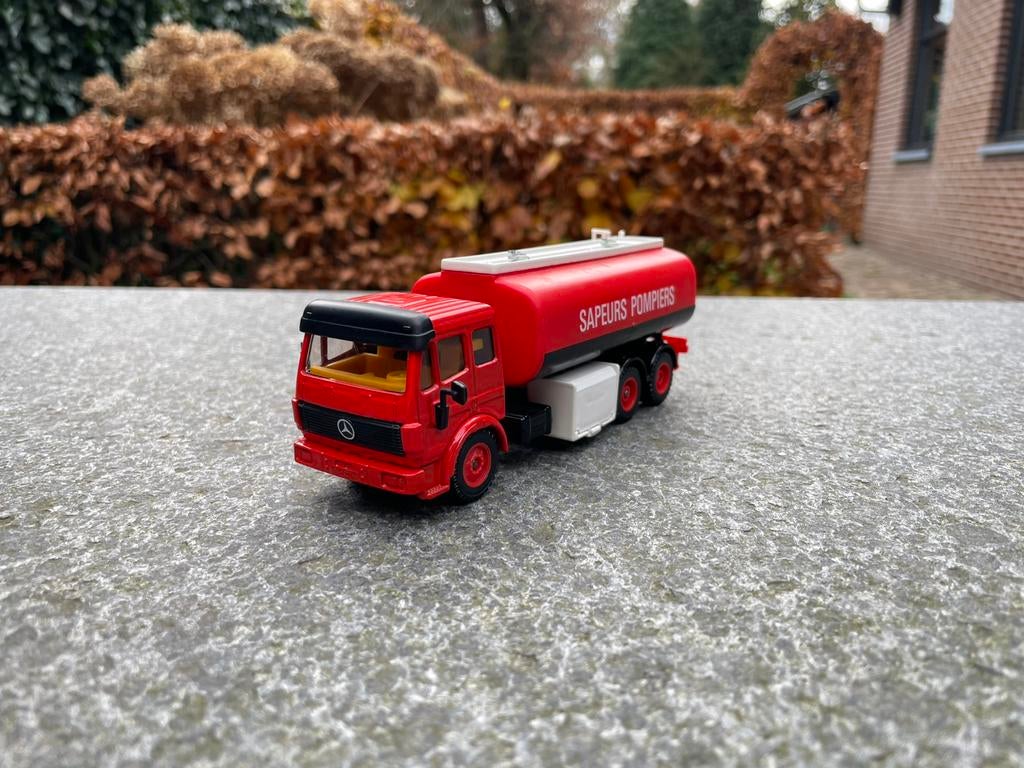 Siku 2524 - Mercedes SK tankwagen Pompiers, Ophalen of Verzenden, Nieuw, Bus of Vrachtwagen, SIKU