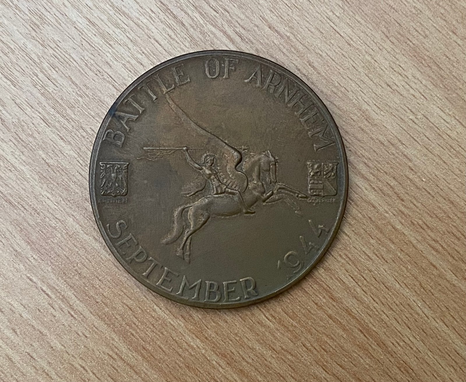 Penning Slag om Arnhem 1944 60 mm, Verzenden, Nederland, Embleem of Badge