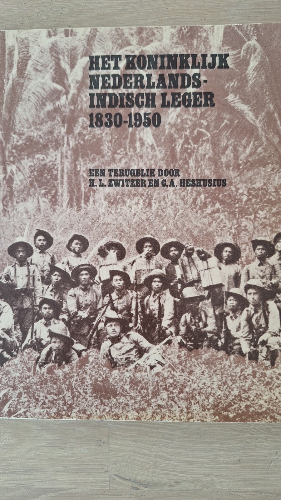 Het Koninklijk Nederlands Indisch Leger 1830-1950 KNIL, Gelezen, Ophalen of Verzenden, Voor 1940, Overige onderwerpen