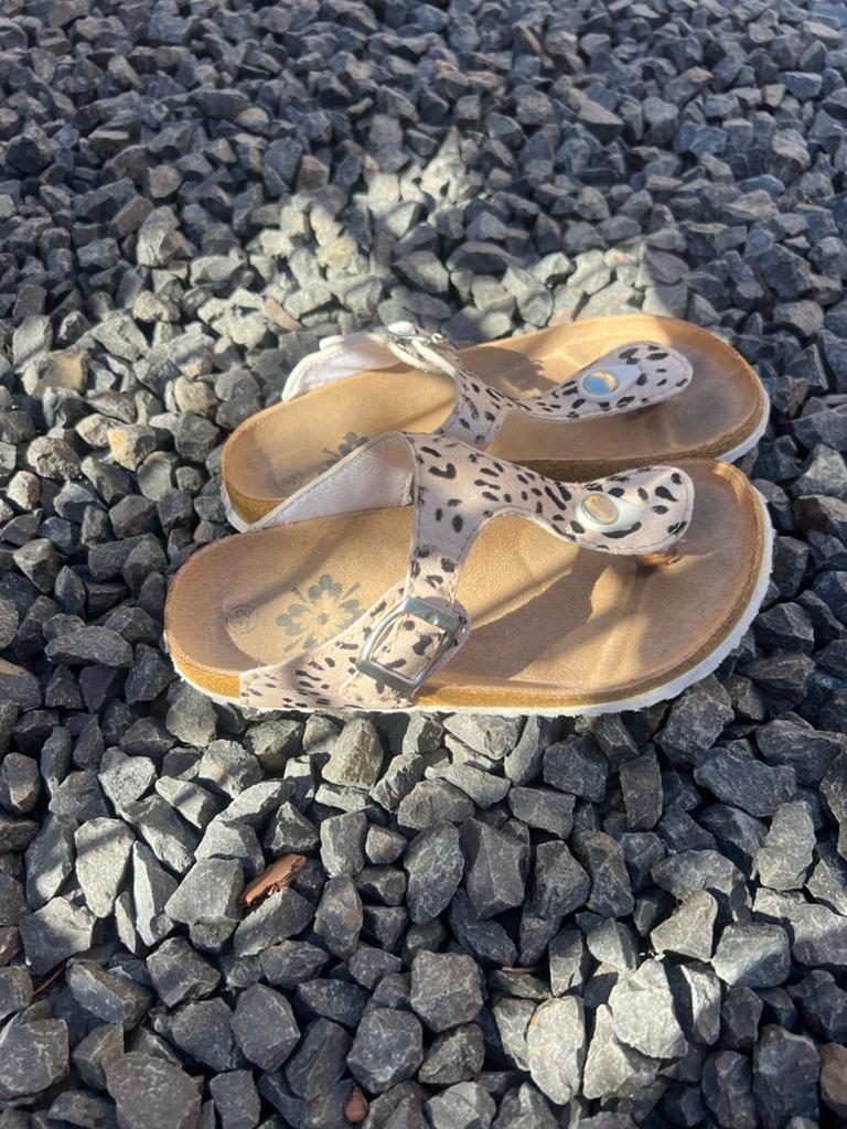 Leopardprint slippers maat 32, Ophalen of Verzenden, Gedragen, Overige kleuren, Slippers