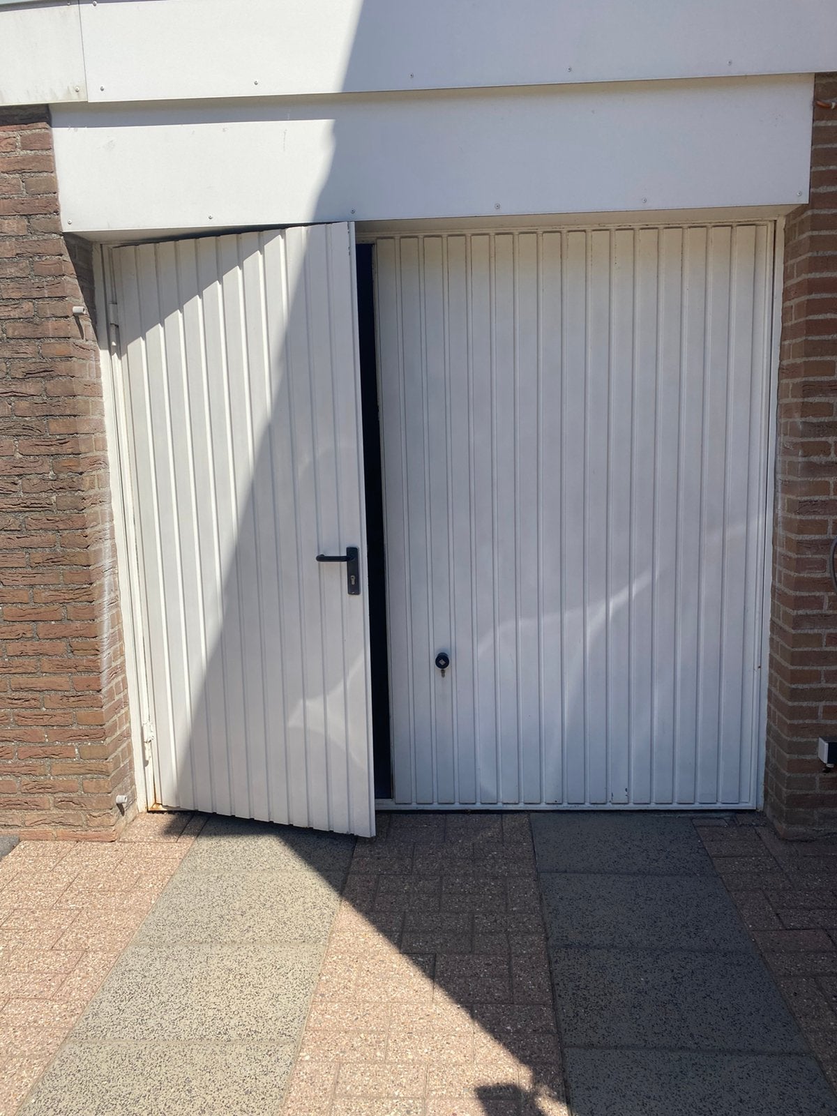 Garage kanteldeur met loopdeur elektrisch, Ophalen, Gebruikt, Garagedeur, 120 cm of meer