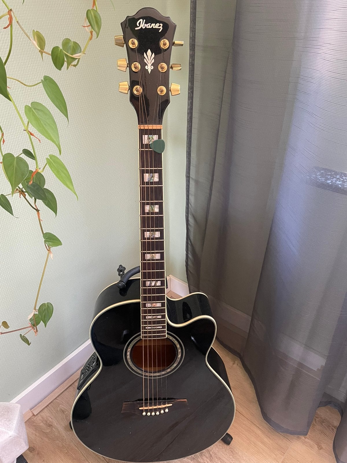 Ibanez AEL30SE-BK elektro-akoestische gitaar – zwart – jumbo, Muziek en Instrumenten, Ophalen, Zo goed als nieuw, Western- of Steelstringgitaar