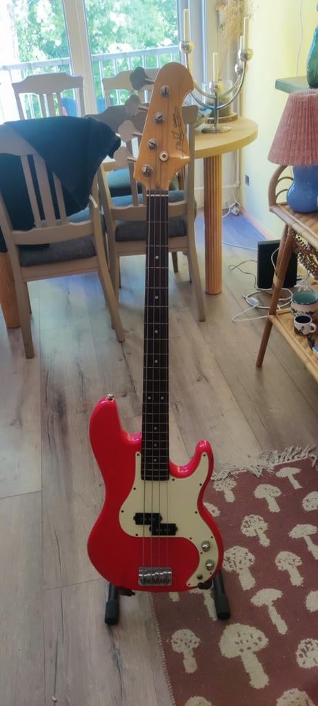 J&D Vintage Bassgitaar Fiesta-Rood - Elektrisch, Muziek en Instrumenten, Ophalen, Zo goed als nieuw, Elektrisch