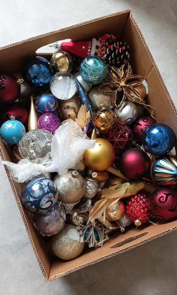 bananen doos vol met kerstballen, Diversen, Ophalen