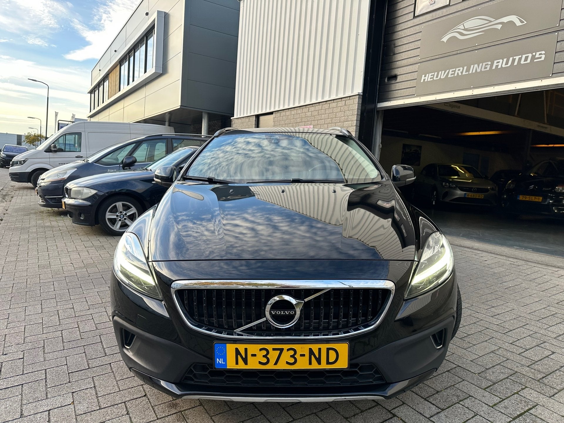 Volvo V40 Cross Country 2.0 T3 Summum | Navi | Leder | PDC |, Voorwielaandrijving, Dealer onderhouden, Gebruikt, Euro 6