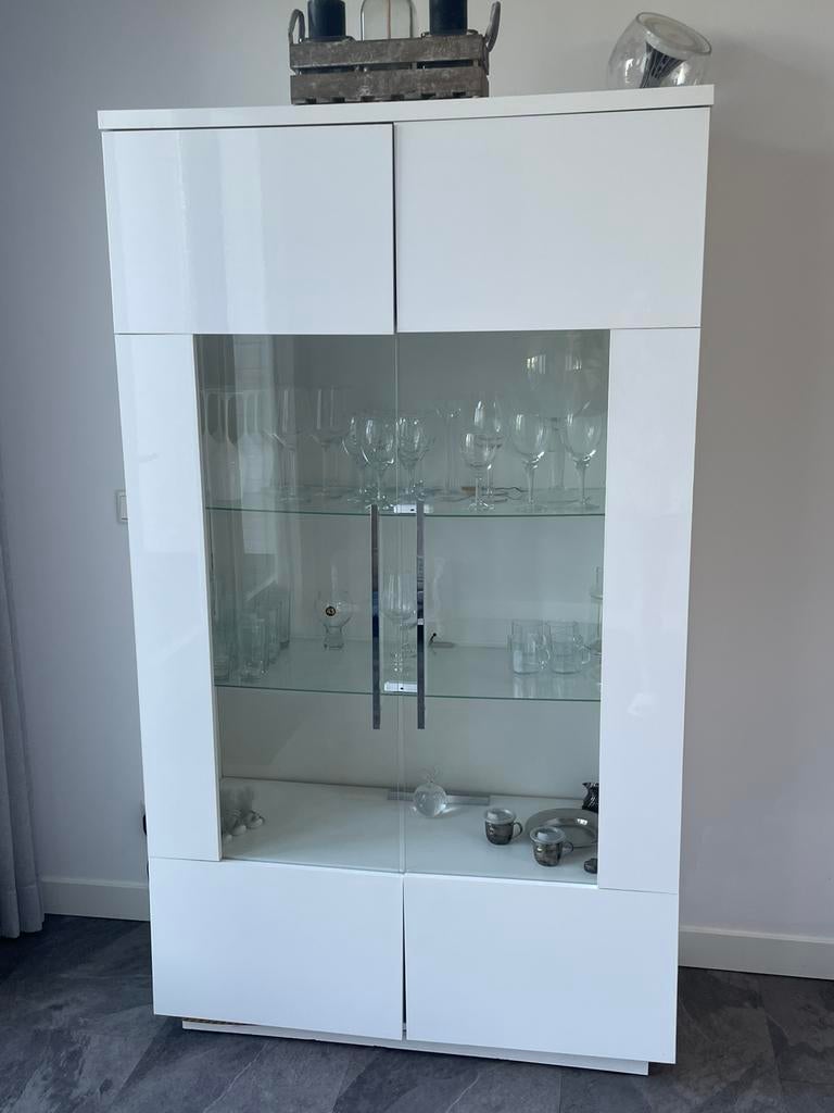 Hoogglans witte vitrine kast, Ophalen, 50 tot 100 cm, Zo goed als nieuw, 150 tot 200 cm