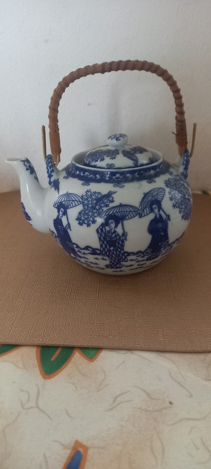 Vintage Japanse Theepot Blauw Wit met Bamboe Handvat, Ophalen of Verzenden