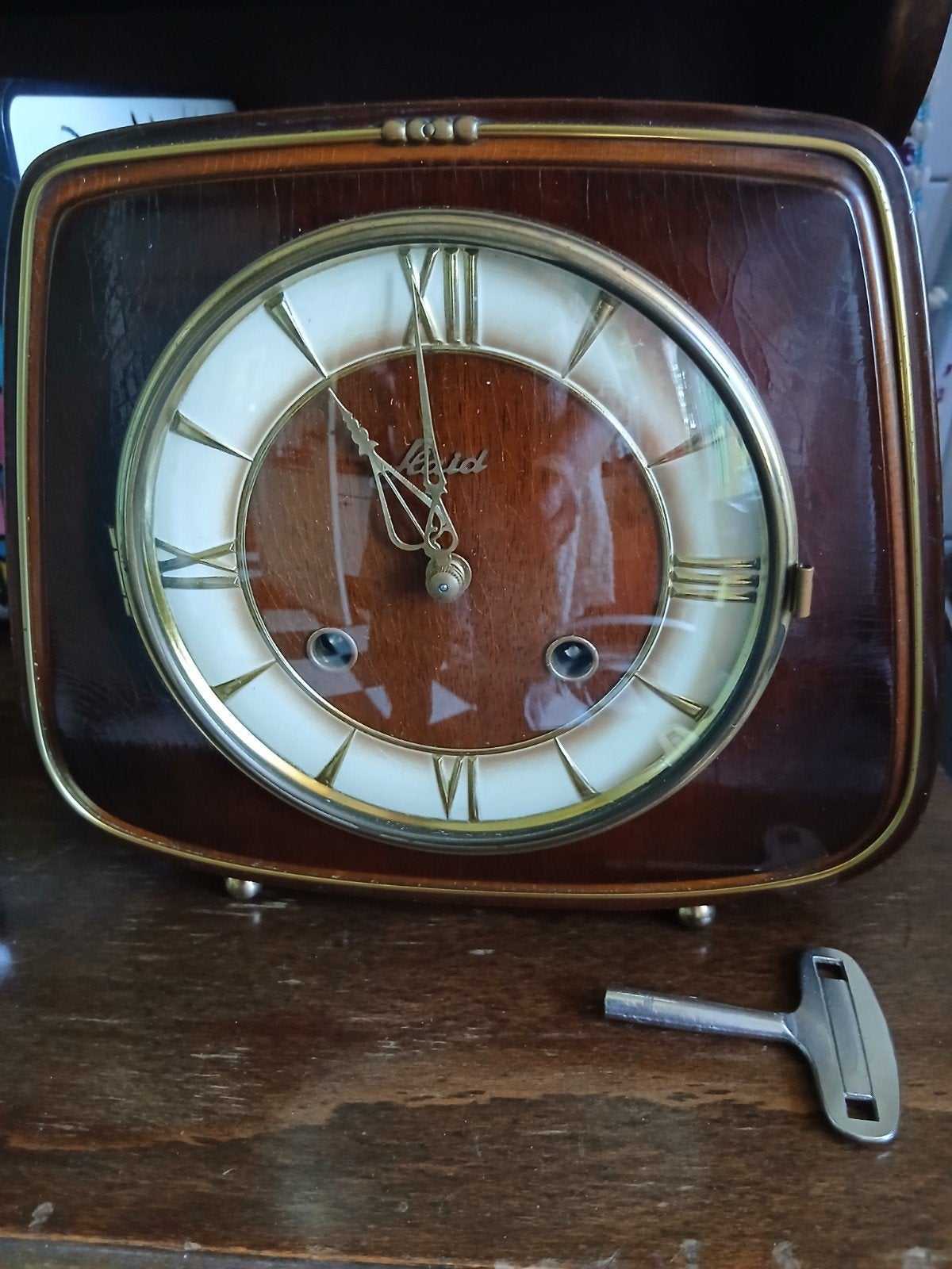 Antiek klokje met opwindsleutel en bim bam geluid, 1945, Ophalen