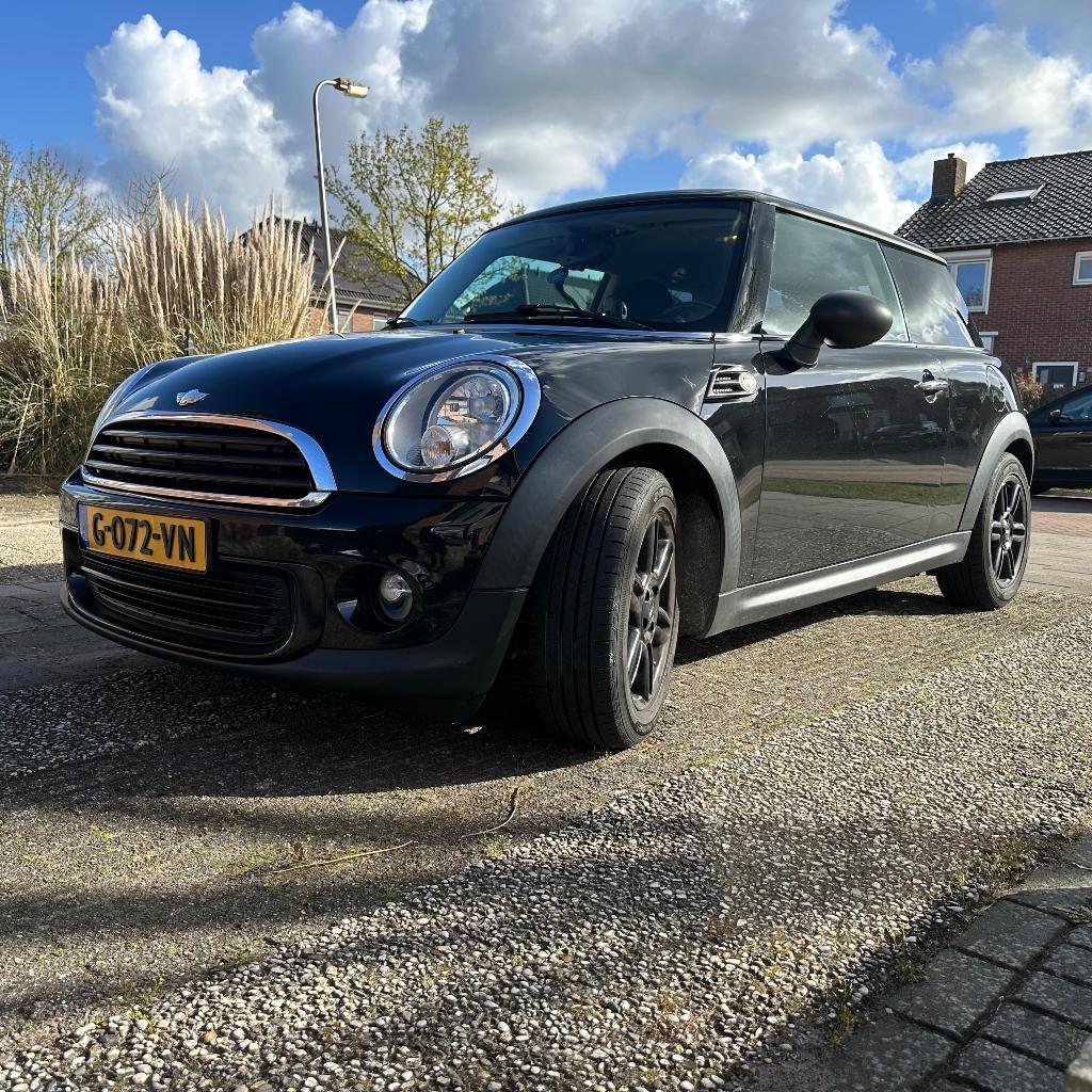 Mini 1.6 ONE 2013 - zomer- en winterbanden / APK tot okt., Auto's, Stof, 74 pk, Zwart, 4 cilinders
